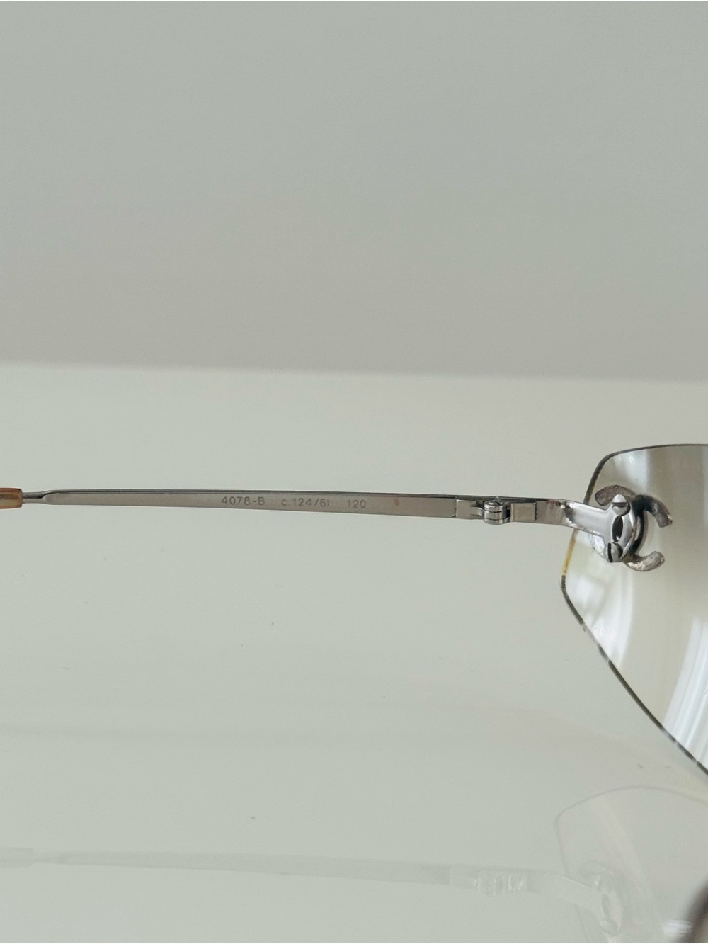 RARE ๐ Vintage Chanel rimless light gray crystal CC sunglasses - Picture 6 of 7